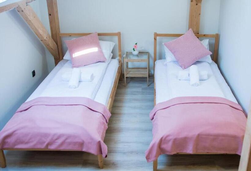 חדר משפחתי, Harmony Hostel