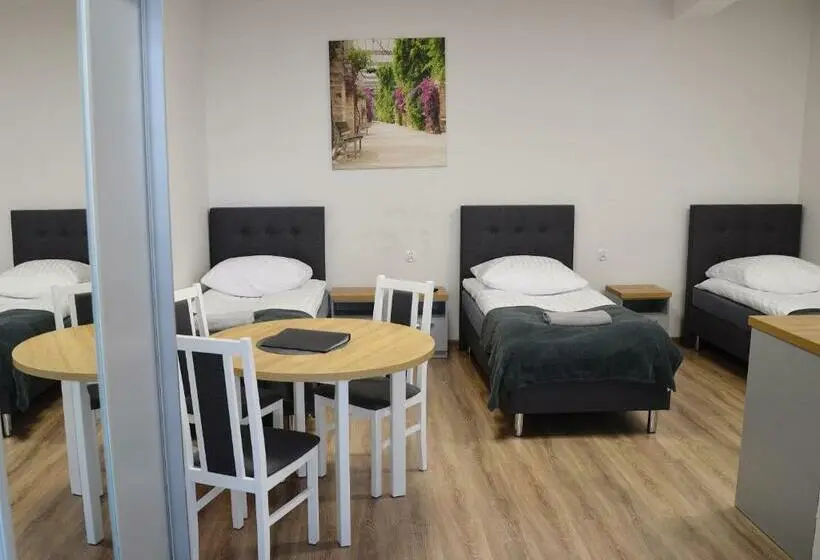 デラックストリプルルーム, Hostel Adabet
