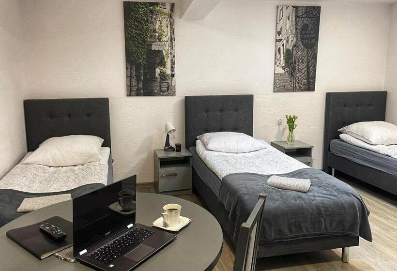 豪华三人间, Hostel Adabet