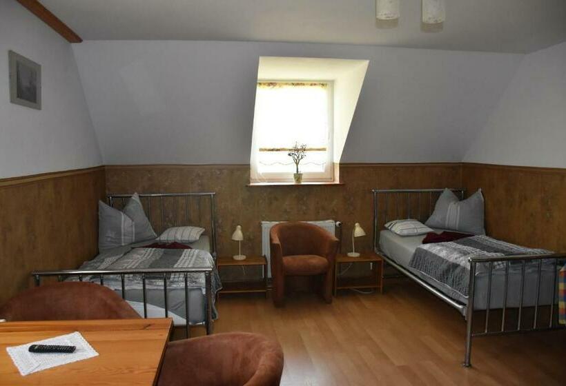 스탠다드 트리플 룸 테라스, Gosciniec Pod Debem