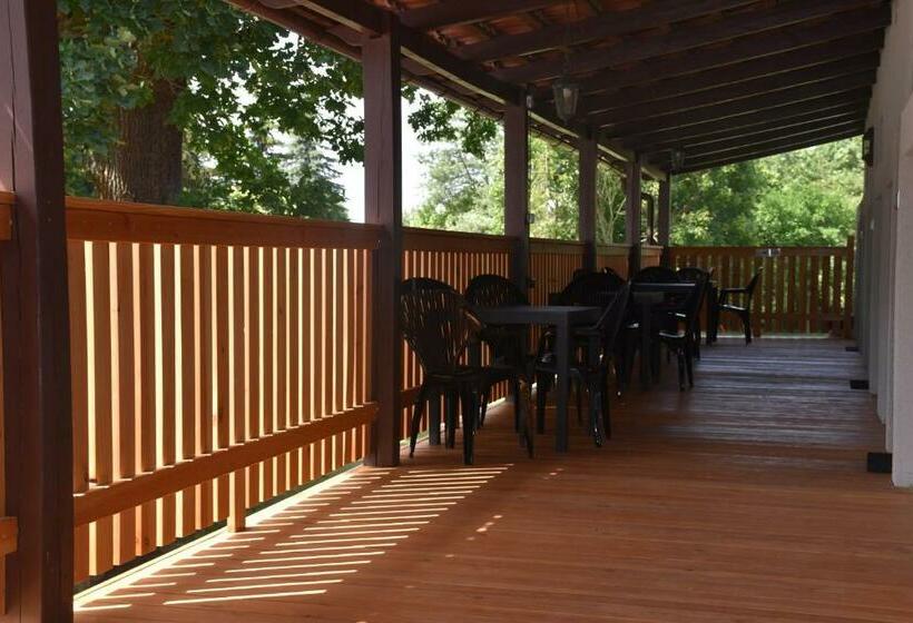 스탠다드 트리플 룸 테라스, Gosciniec Pod Debem