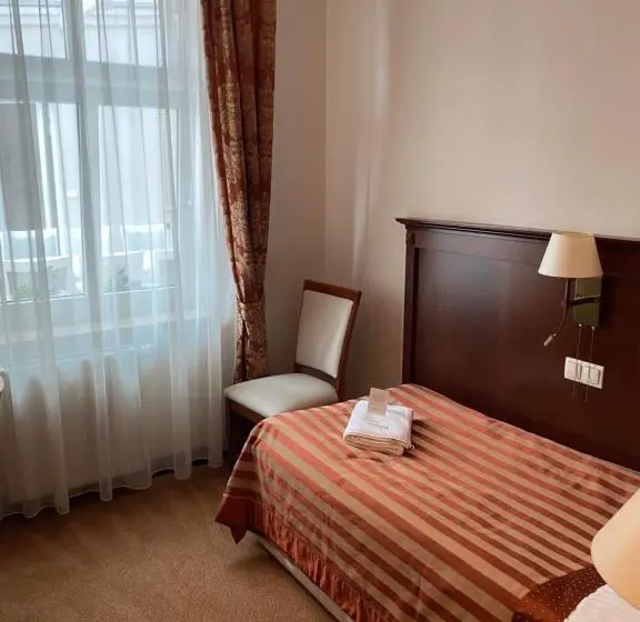 Economy Yhden Hengen Huone, Ulubiony