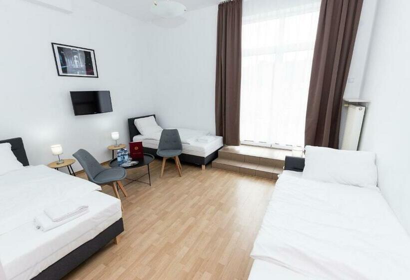 Standard Triple Room with Terrace, Tor Kielce