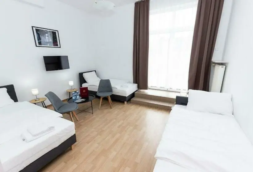 Standard Triple Room with Terrace, Tor Kielce
