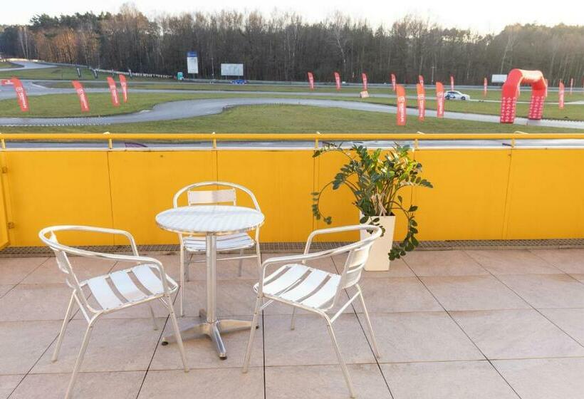 غرفة قياسية ثلاثية مزودة بتراس, Tor Kielce