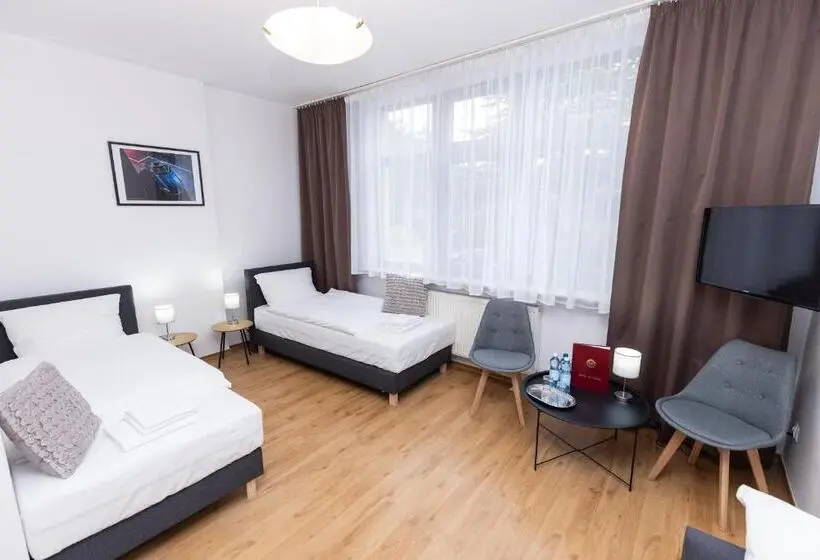 Standard Kolmen Hengen Huone, Tor Kielce