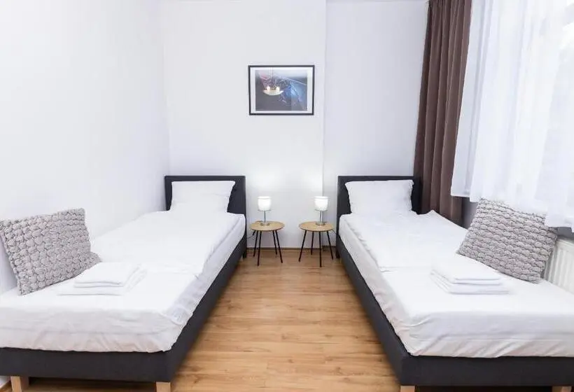 Standard Kolmen Hengen Huone, Tor Kielce