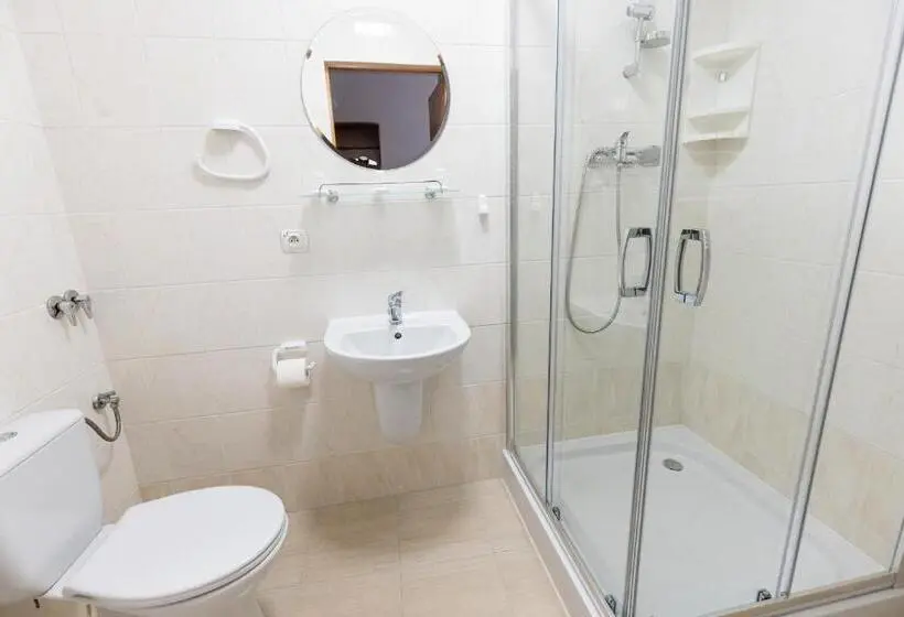 Standard Kolmen Hengen Huone, Tor Kielce