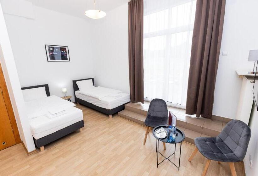 غرفة قياسية مزوَّدة بتراس, Tor Kielce