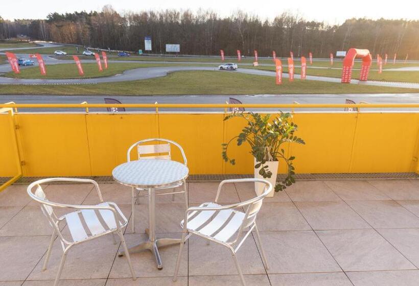 غرفة قياسية مزوَّدة بتراس, Tor Kielce