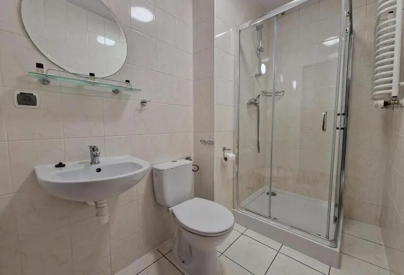 Standard Triple Room with Terrace, Tor Kielce