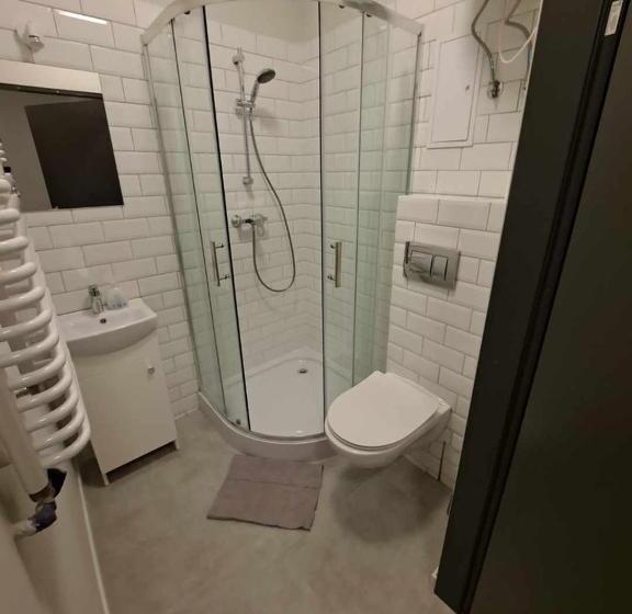 استودیوی لوکس, Mia Mia House