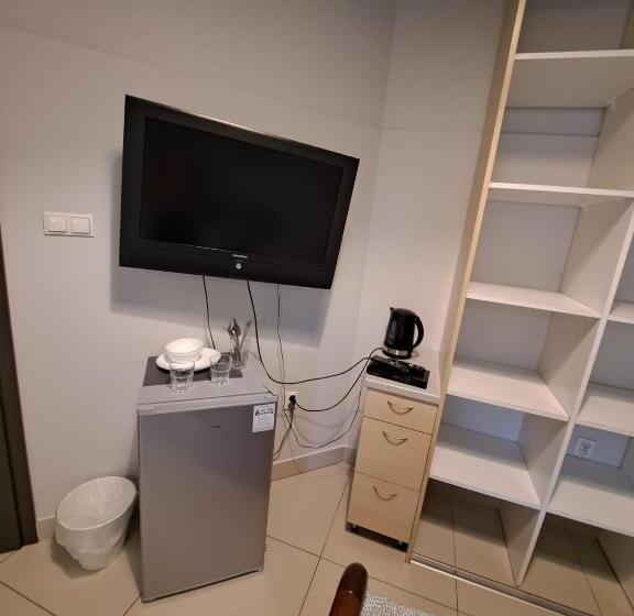 اتاق استاندارد سه نفره, Mia Mia House