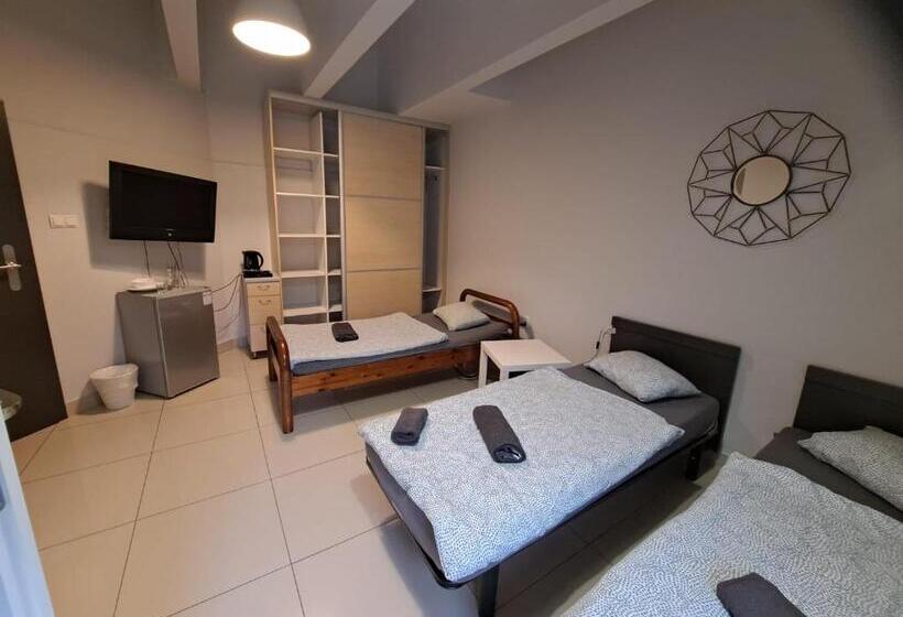 اتاق استاندارد سه نفره, Mia Mia House