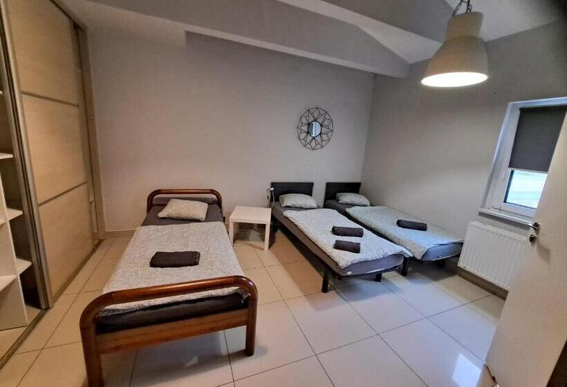 اتاق استاندارد سه نفره, Mia Mia House