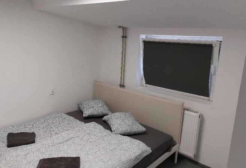 اتاق استاندارد چهار تخته, Mia Mia House