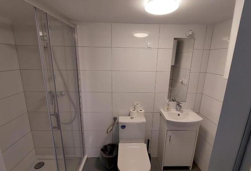 اتاق استاندارد چهار تخته, Mia Mia House