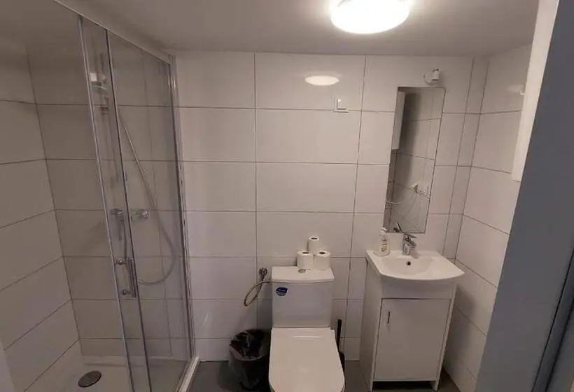 Standard Neljän Hengen Huone, Mia Mia House