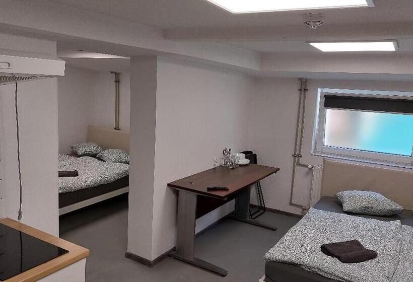 اتاق استاندارد چهار تخته, Mia Mia House