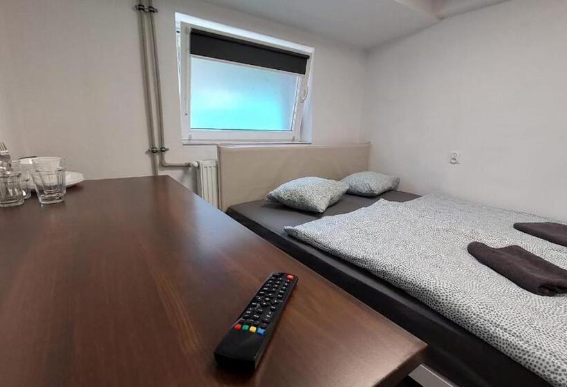 اتاق استاندارد چهار تخته, Mia Mia House