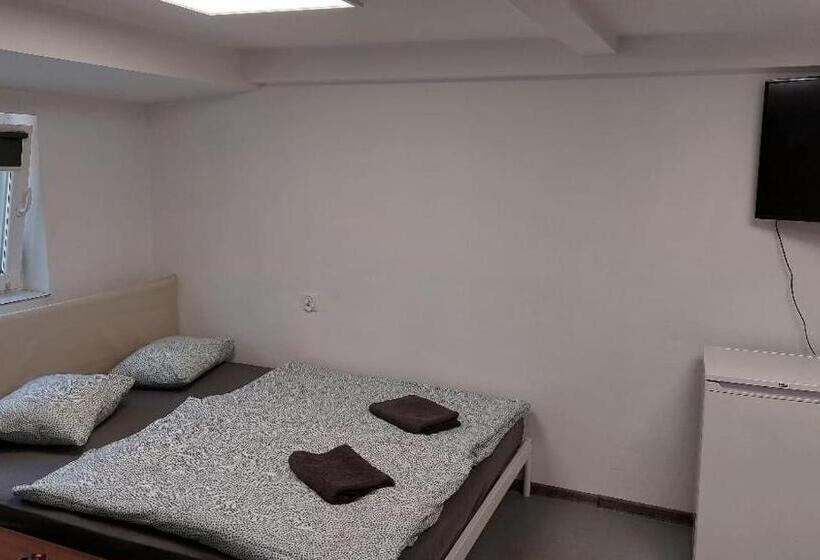 اتاق استاندارد چهار تخته, Mia Mia House