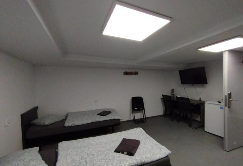 اتاق استاندارد چهار تخته, Mia Mia House