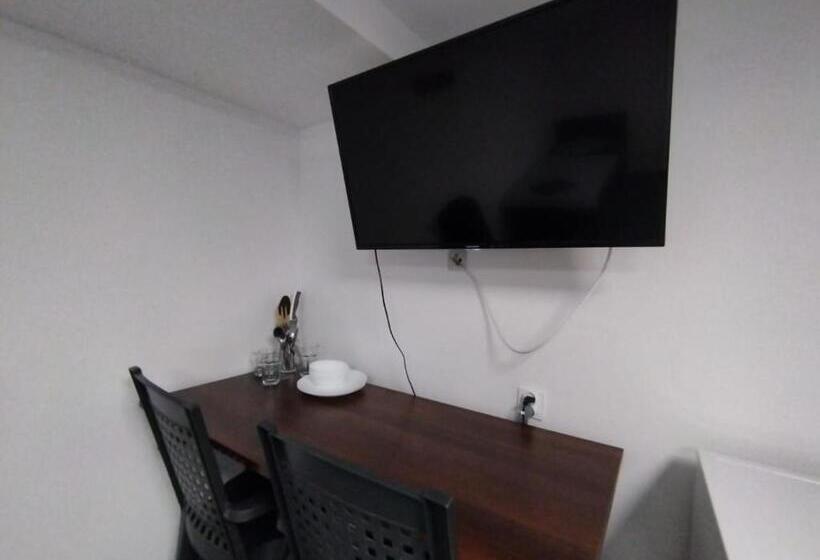 اتاق استاندارد چهار تخته, Mia Mia House