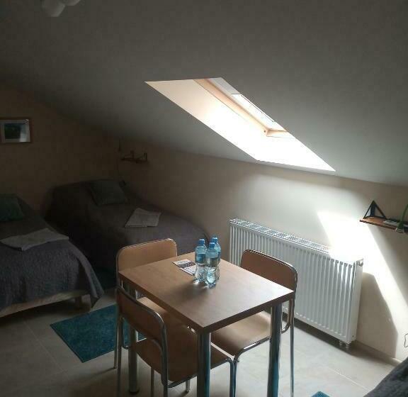 اتاق استاندارد سه نفره, Motel Królowej Jadwigi Alicja Szymańska Pokoje Na Ogrodowej