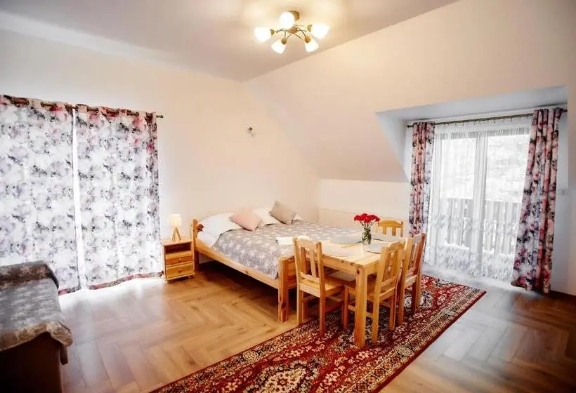 Premium Neljän Hengen Huone, Pokoje U Anny