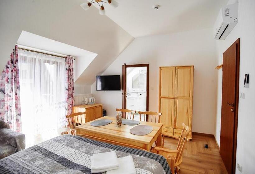 اتاق پریمیوم چهارنفره, Pokoje U Anny