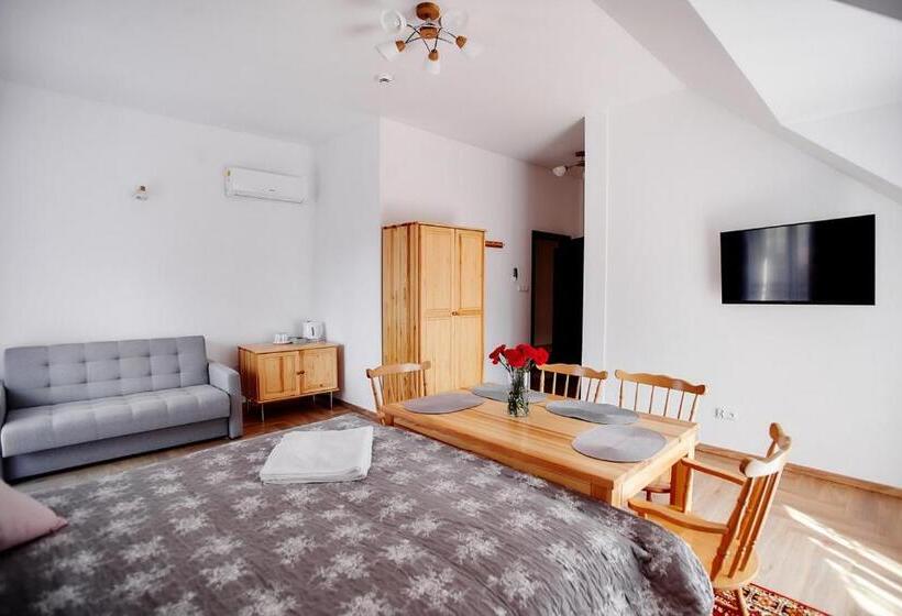 اتاق پریمیوم چهارنفره, Pokoje U Anny