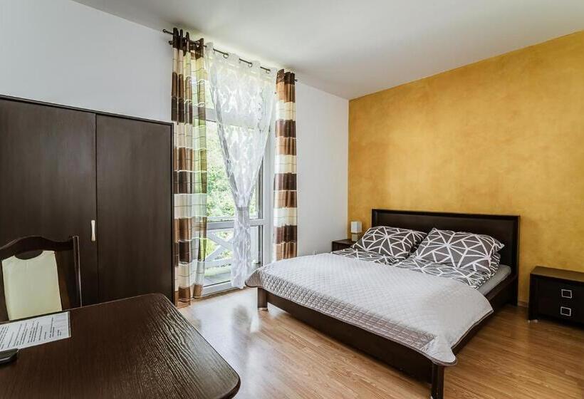 ガーデンビュースタンダードルーム, Willa Halina