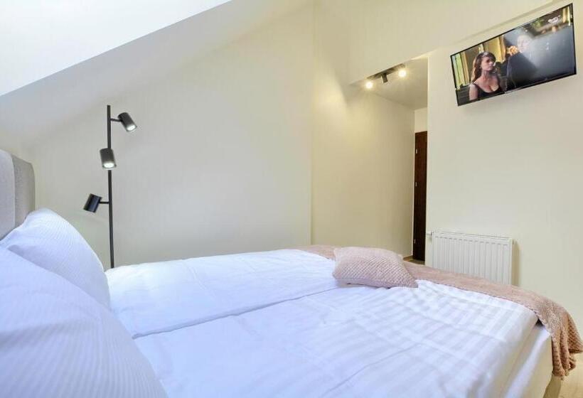 غرفة أساسية, Willa Teresa