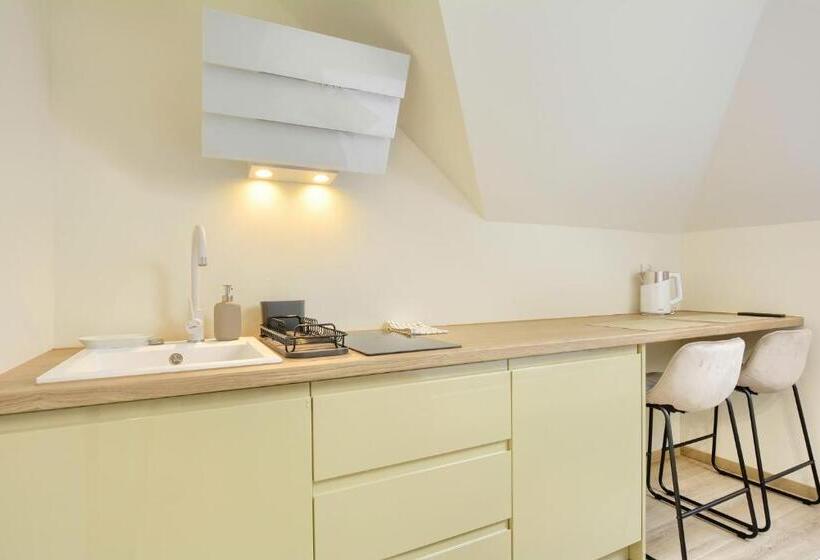 غرفة أساسية, Willa Teresa