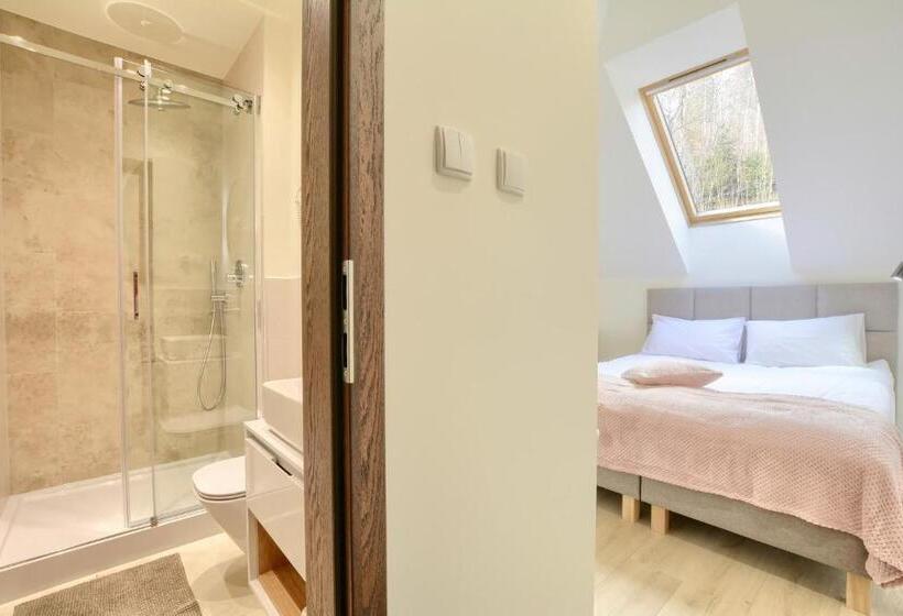 غرفة أساسية, Willa Teresa