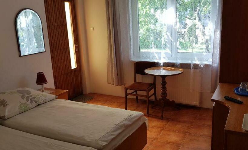 标准房带园景, Wynajem Pokoi