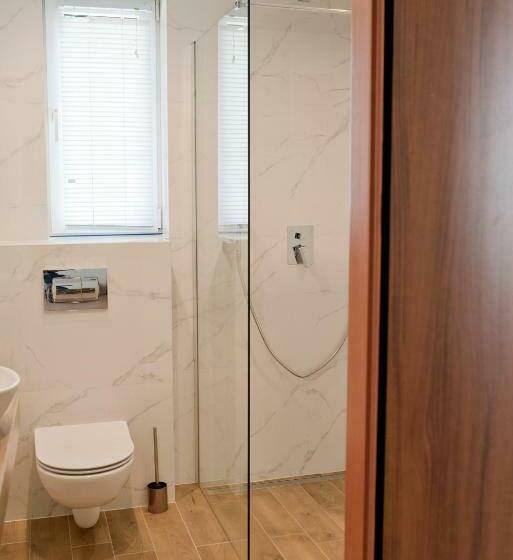 اتاق استاندارد چهارنفره با بالکن, Mirarosa