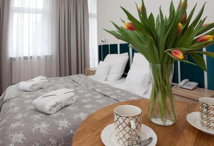 带阳台的豪华间, Sanatorium Willa Fortuna