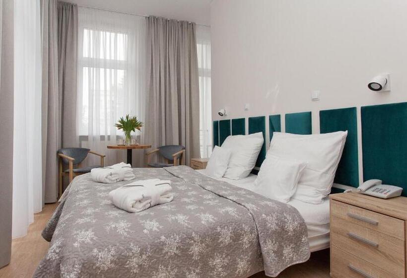 带阳台的豪华间, Sanatorium Willa Fortuna