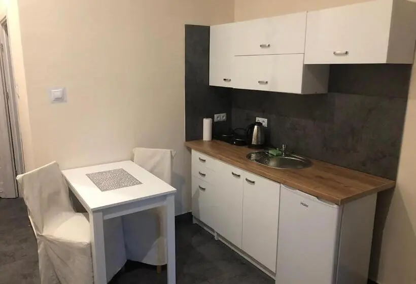 スタンダードスタジオ, Sanktuarium Snu Apartments