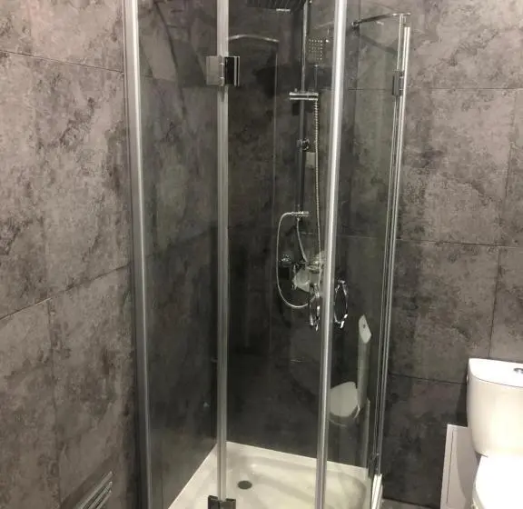 スタンダードスタジオ, Sanktuarium Snu Apartments