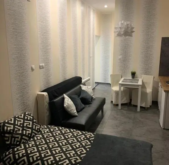 スタンダードスタジオ, Sanktuarium Snu Apartments