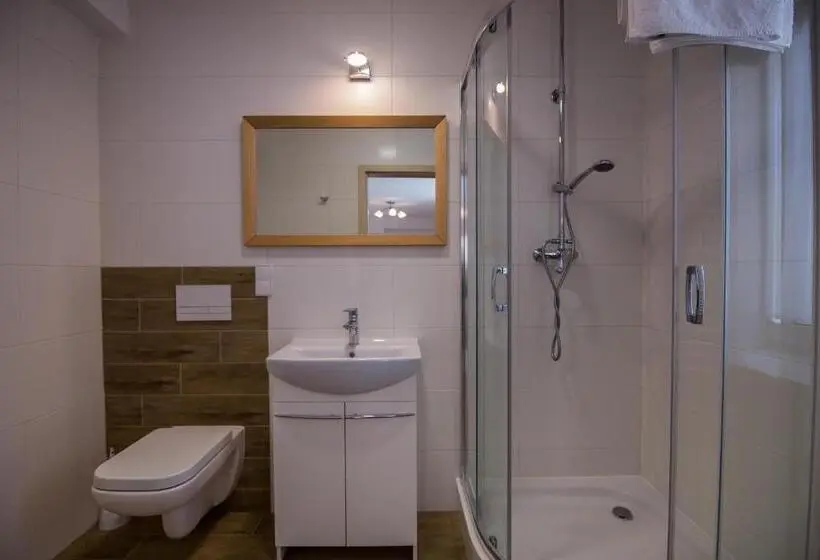Chambre Familiale, Villa 1