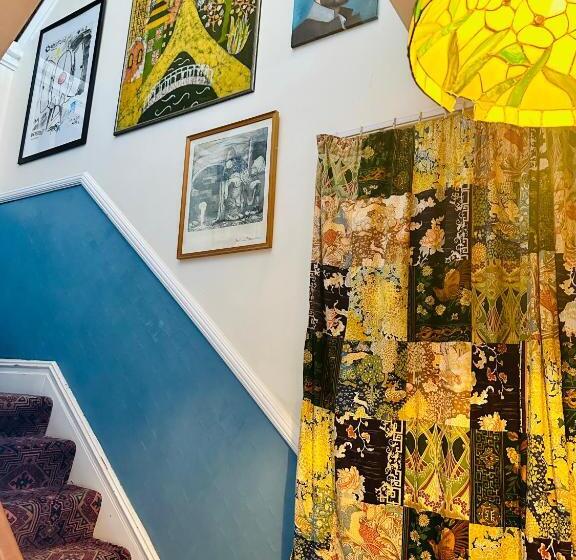 Номер Economy, Fitz House