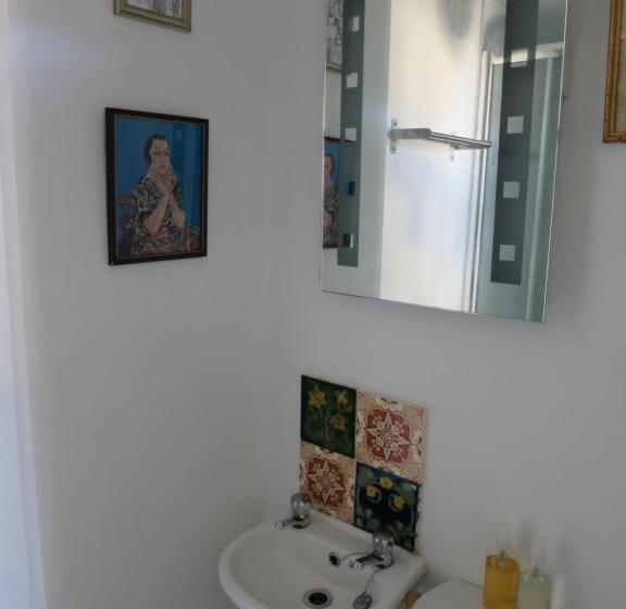 חדר אקונומי, Fitz House