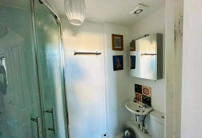 エコノミールーム, Fitz House