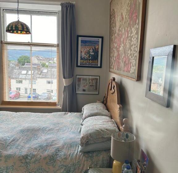 חדר אקונומי, Fitz House