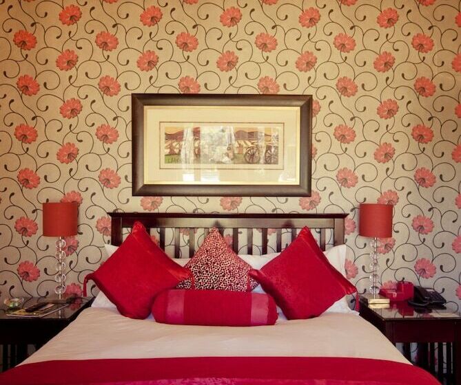 اتاق لوکس, Lourie Lodge