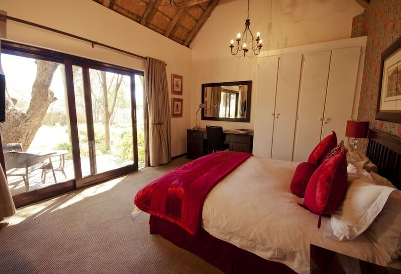 اتاق لوکس, Lourie Lodge