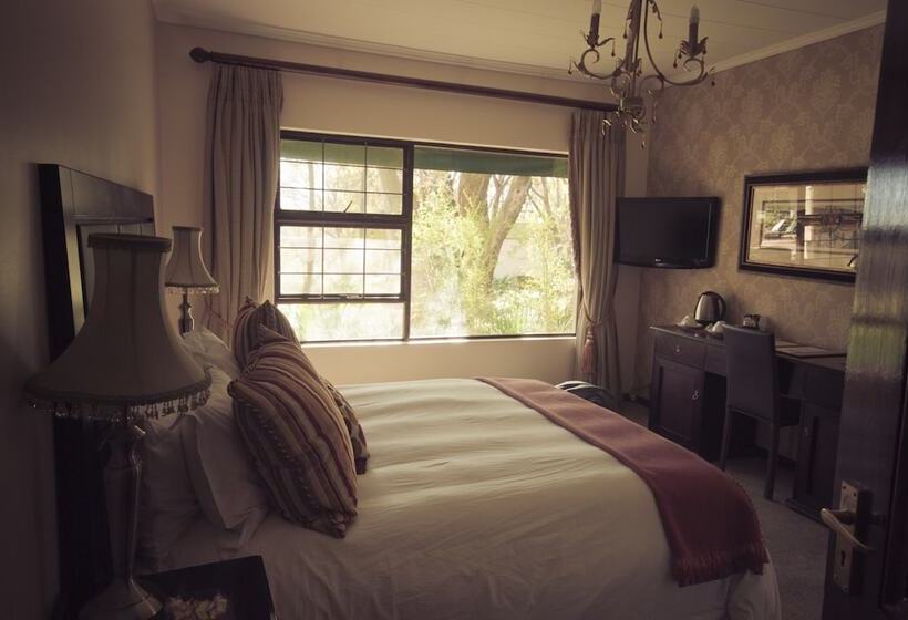 اتاق لوکس, Lourie Lodge